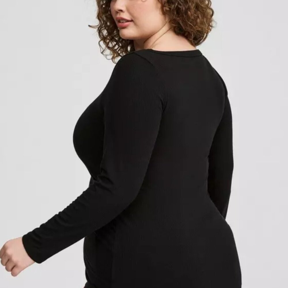 TORRID Ribbed V-Neck Top - Picture 3 of 3